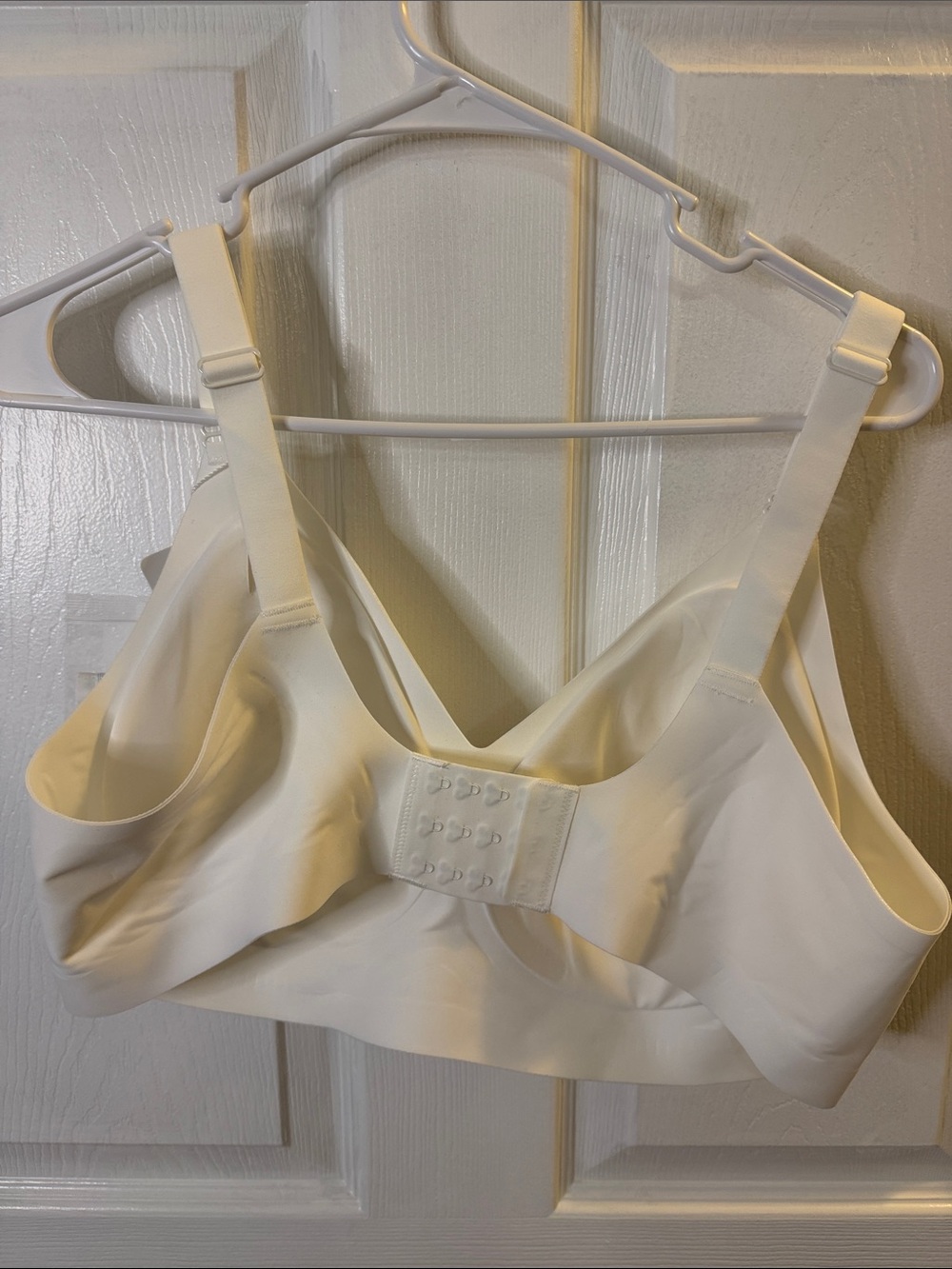 Smooth White T-Shirt Bra - Seamless Support - Picture 5 of 6
